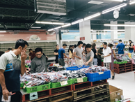 Siêu thị Auchan những ngày cuối cùng ở Việt Nam: Hàng hoá được gom lại một chỗ, không còn cảnh chen lấn