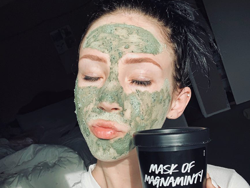 Để da khỏe đẹp và trẻ thật lâu, 4 mỹ nhân Việt đã nhờ cậy đến những sản phẩm dưỡng da chống lão hóa này-9