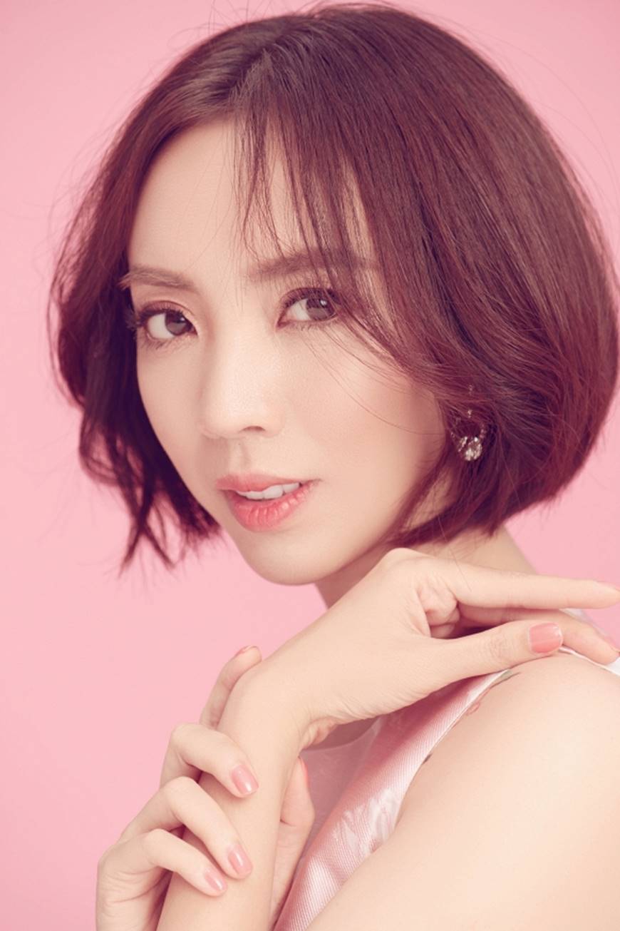 Thu Trang lột xác nữ tính đến bất ngờ, đánh bật hoàn toàn hình tượng Chị Mười Ba-10