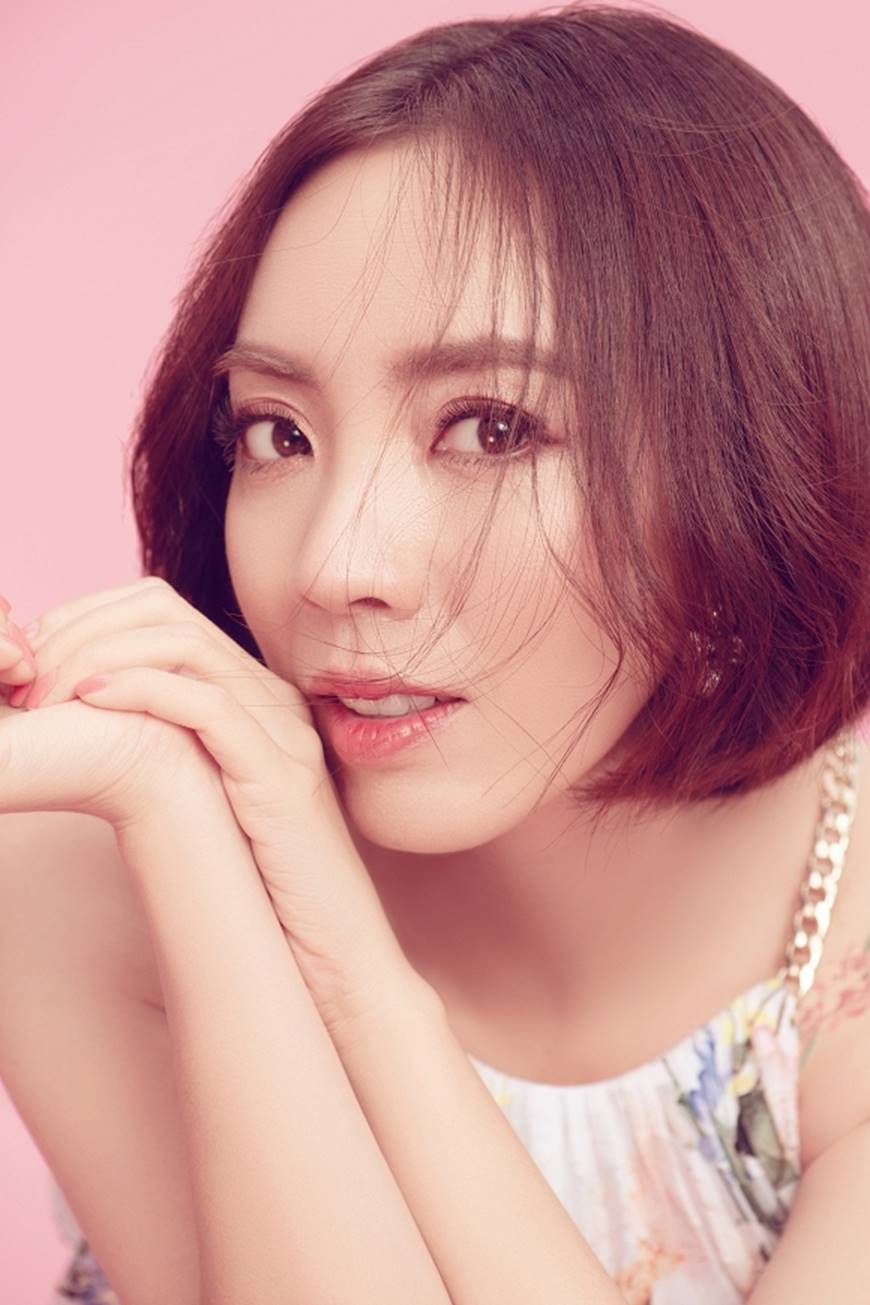Thu Trang lột xác nữ tính đến bất ngờ, đánh bật hoàn toàn hình tượng Chị Mười Ba-6