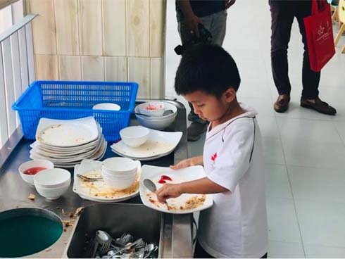 Con trai 7 tuổi bị bạn gái 6 tuổi ở trường bắt nạt, lời giải thích của con khiến mẹ phải tự trách mình-3