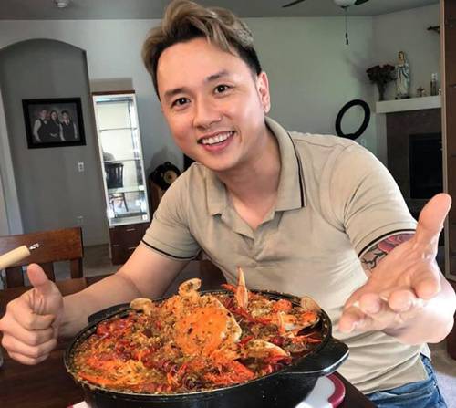 Hóa ra showbiz Việt có một soái ca đẹp trai, hát hay lại còn nấu ăn như siêu đầu bếp-6