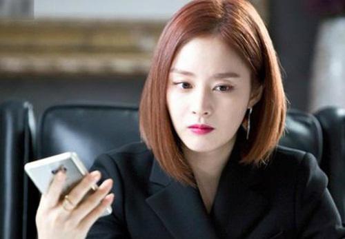 Chồng đi làm quên mang điện thoại, vợ hoảng hốt phát hiện chuyện đau lòng-1