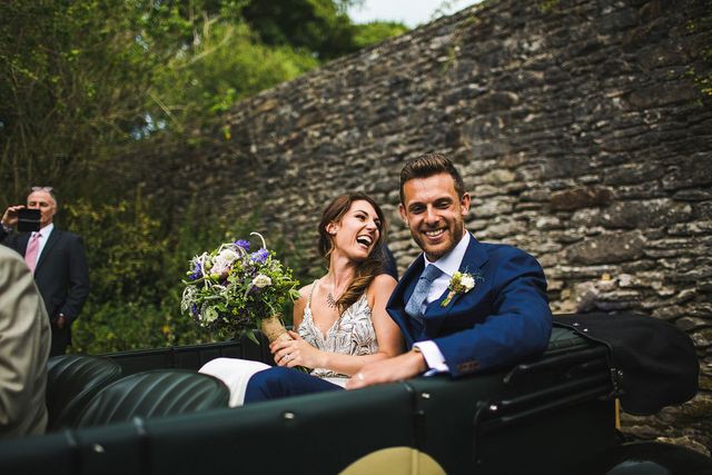 Xem lại album ảnh kỷ niệm của gia đình, cặp đôi choáng váng khi nhận ra sự trùng hợp kỳ lạ liên tiếp xảy ra, chứng minh định mệnh là có thật-6