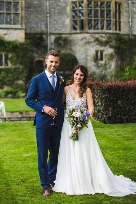 Xem lại album ảnh kỷ niệm của gia đình, cặp đôi choáng váng khi nhận ra sự trùng hợp kỳ lạ liên tiếp xảy ra, chứng minh định mệnh là có thật-8