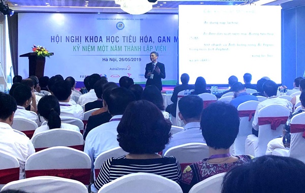 Thói quen mớm cơm cho con: Nguy cơ nhiễm khuẩn, ung thư dạ dày rình rập ngay trên miệng mà rất nhiều ông bố bà mẹ không lường được-1