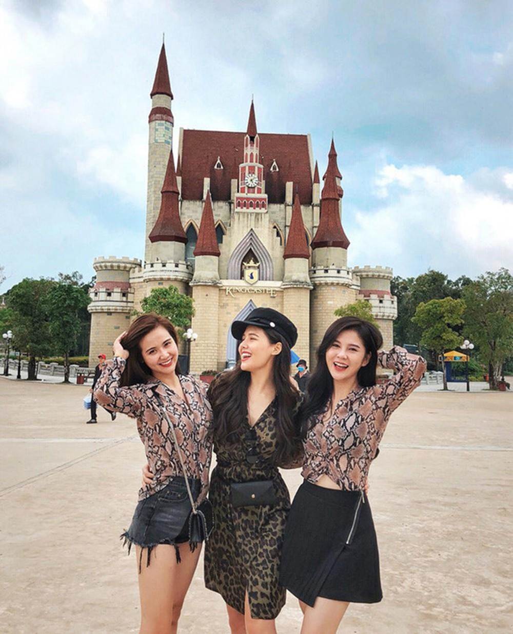 Bộ ba sinh năm 1990 thân thiết và nổi tiếng của làng hot girl Hà Thành-3