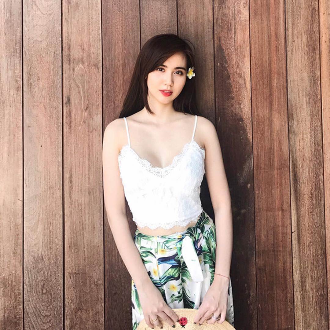 Bộ ba sinh năm 1990 thân thiết và nổi tiếng của làng hot girl Hà Thành-13