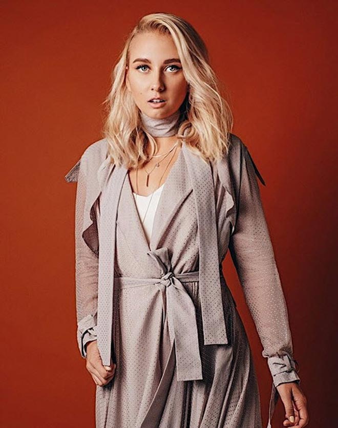 Thánh nữ 18 tuổi gây địa chấn Roland Garros: Đẹp như Kournikova - Sharapova-5