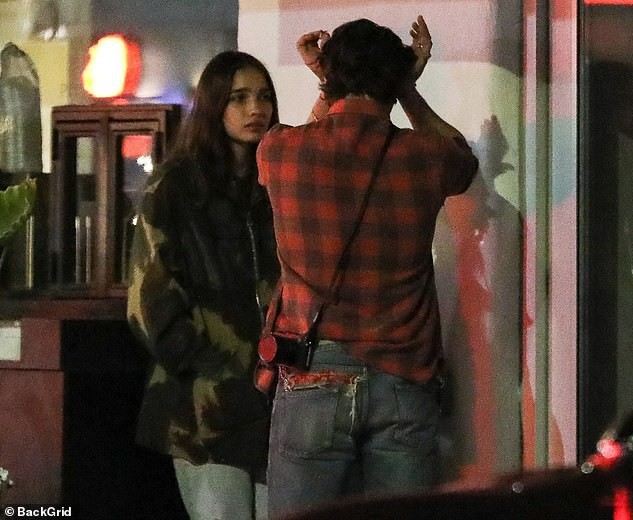 Cậu cả nhà David Beckham ôm hôn bạn gái nồng nhiệt sau nghi vấn mâu thuẫn tại Cannes 2019-3