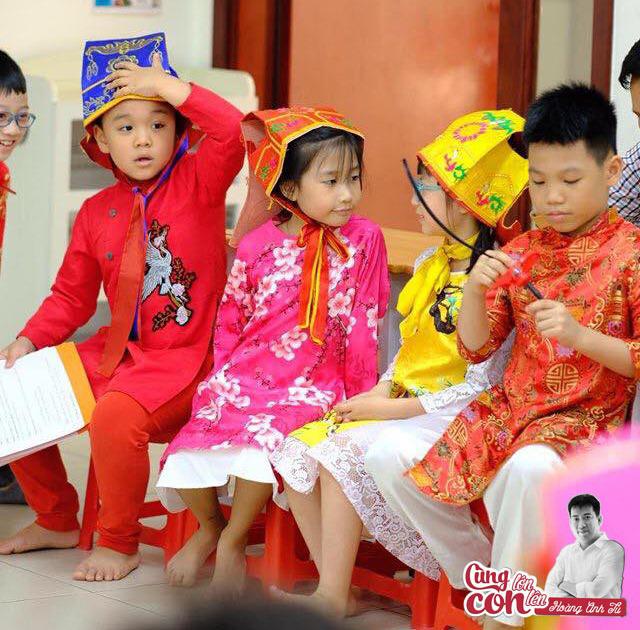 Họp phụ huynh cho con, bố mẹ bất ngờ được nhận bằng khen từ lũ trẻ-3