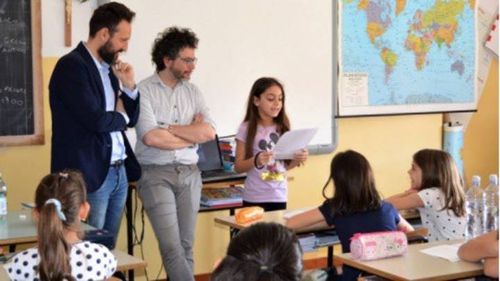 4 năm trước thầy Đỗ Đức Anh, từng có 1 thầy giáo người Ý làm rung chuyển MXH thế giới với 15 bài tập hè độc đáo, phá vỡ truyền thống giáo dục-13