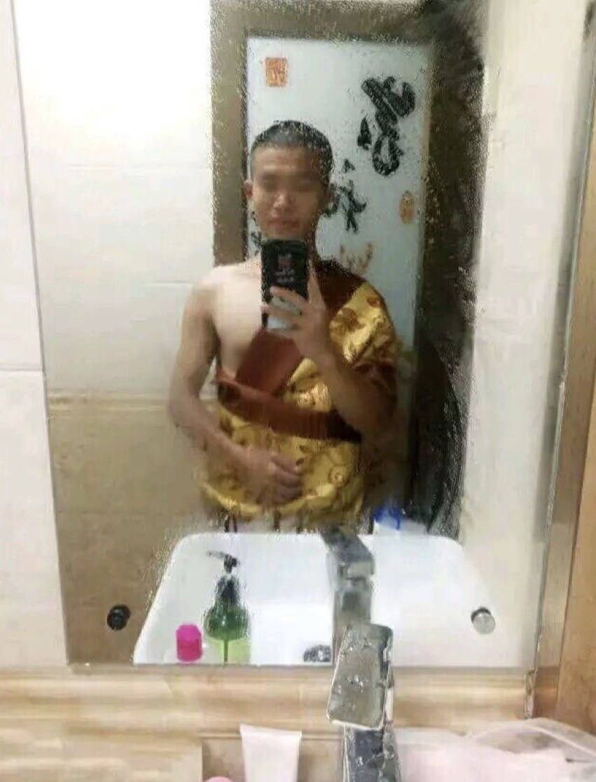 Phát hiện công dụng mới của khăn trải ngang giường khách sạn, chàng trai trẻ khiến dân mạng được phen cười bò-2