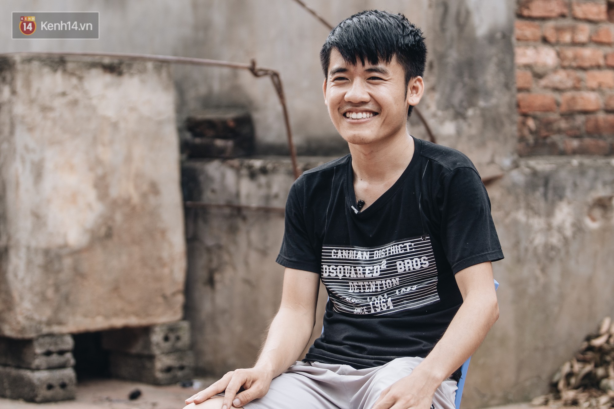 Cậu con trai đáng yêu đứng sau những clip triệu view của bà Tân Vê Lốc: Mong các bạn không dùng lời lẽ khó nghe nói về mẹ mình-5