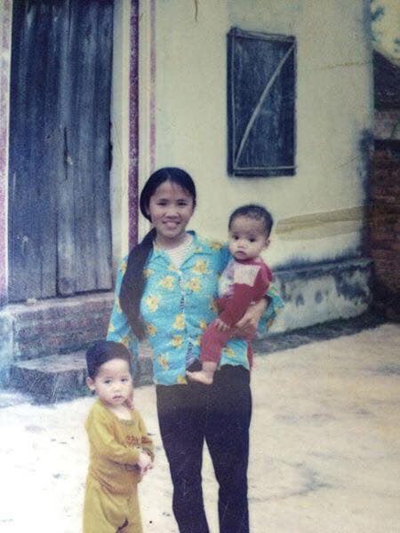 Cậu con trai đáng yêu đứng sau những clip triệu view của bà Tân Vê Lốc: Mong các bạn không dùng lời lẽ khó nghe nói về mẹ mình-7