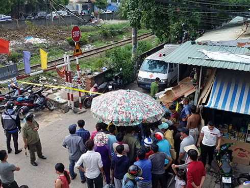 Người thân đau đớn khi đón 3 thi thể vụ chồng giết vợ mang bầu, con gái rồi tự tử-3