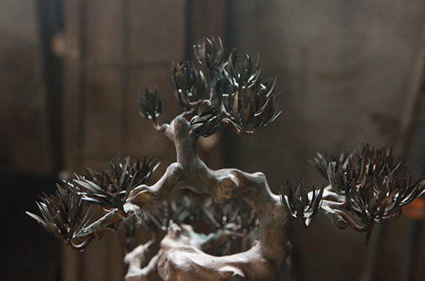 Độc đáo tùng bonsai nặng 70kg đúc bằng đồng đỏ duy nhất ở Việt Nam-15