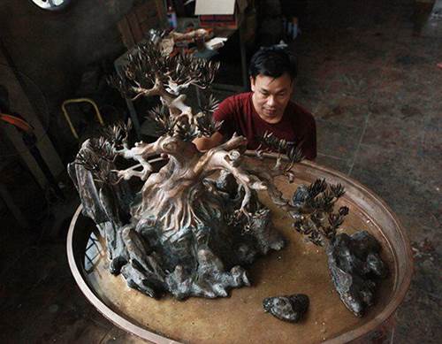 Độc đáo tùng bonsai nặng 70kg đúc bằng đồng đỏ duy nhất ở Việt Nam-4