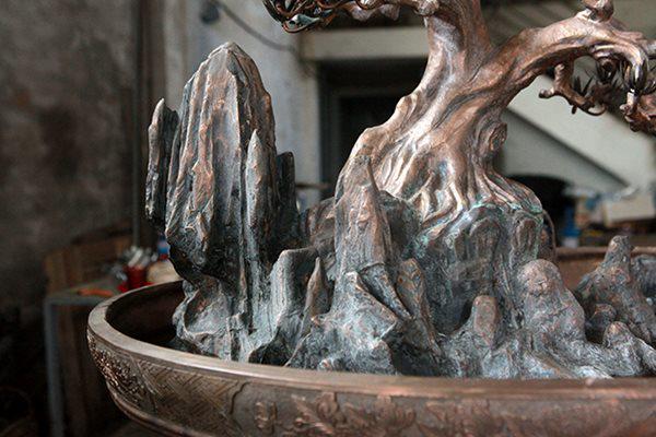 Độc đáo tùng bonsai nặng 70kg đúc bằng đồng đỏ duy nhất ở Việt Nam-8