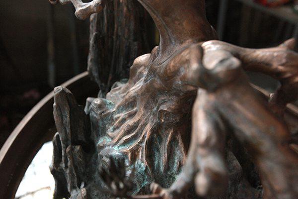 Độc đáo tùng bonsai nặng 70kg đúc bằng đồng đỏ duy nhất ở Việt Nam-9