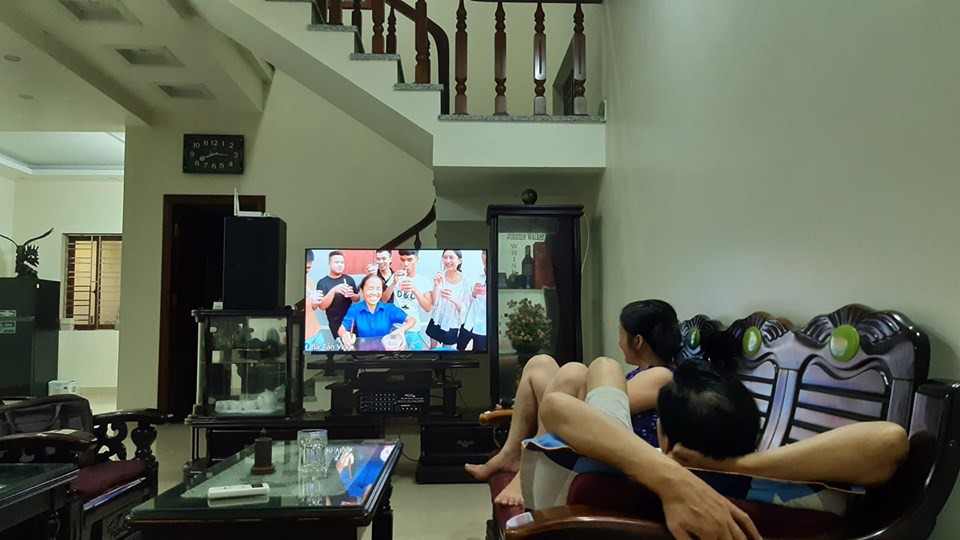 Biết Bà Tân Vlog nổi tiếng lắm rồi, nhưng có cả các cháu lớn thế này thì thật bất ngờ làm sao-3