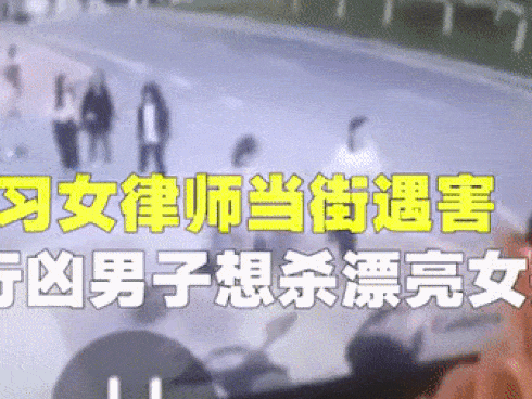 Người phụ nữ đang đi dạo tự nhiên bị một người đàn ông đâm liên tiếp giữa đường và nguyên nhân khiến mọi người tranh cãi trên MXH-1