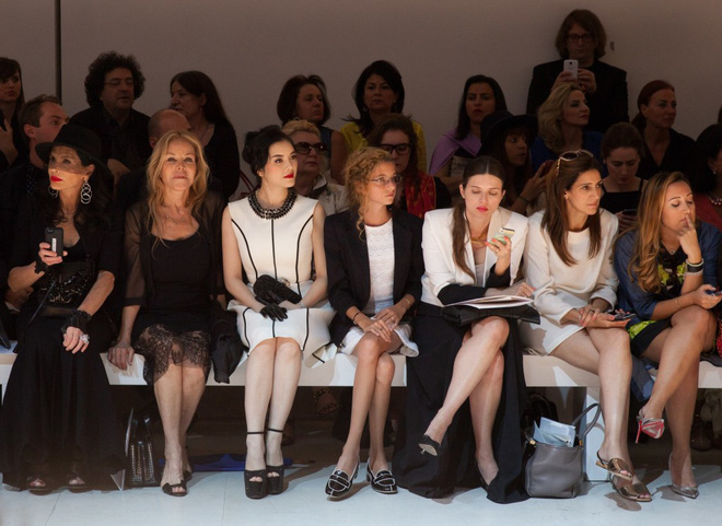 Lên tiếng nhắc nhở đàn em, Lý Nhã Kỳ giàu có, quyền lực và đẳng cấp cỡ nào?-16