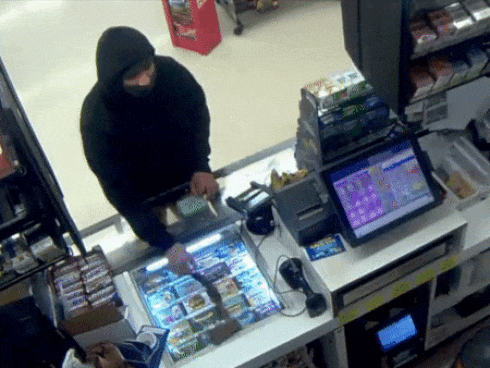 Bảo vệ vây bắt cướp giật túi xách trong khu đô thị-1