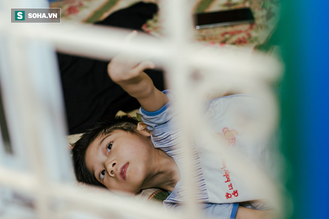 Vừa trang điểm vừa chăm con bệnh nặng và niềm hạnh phúc đặc biệt của diễn viên Minh Cúc-1