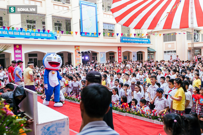 Vừa trang điểm vừa chăm con bệnh nặng và niềm hạnh phúc đặc biệt của diễn viên Minh Cúc-14