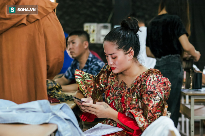 Vừa trang điểm vừa chăm con bệnh nặng và niềm hạnh phúc đặc biệt của diễn viên Minh Cúc-23