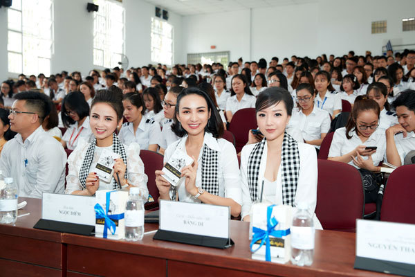 Hoa hậu Ngọc Diễm: ‘Sách quý tạo nền tảng vững chắc cho tương lai’-3