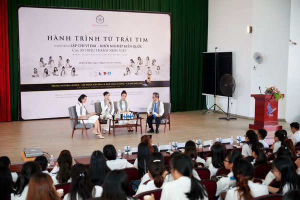 Hoa hậu Ngọc Diễm: ‘Sách quý tạo nền tảng vững chắc cho tương lai’-1