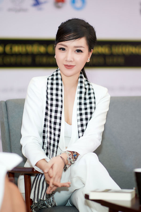 Hoa hậu Ngọc Diễm: ‘Sách quý tạo nền tảng vững chắc cho tương lai’-6