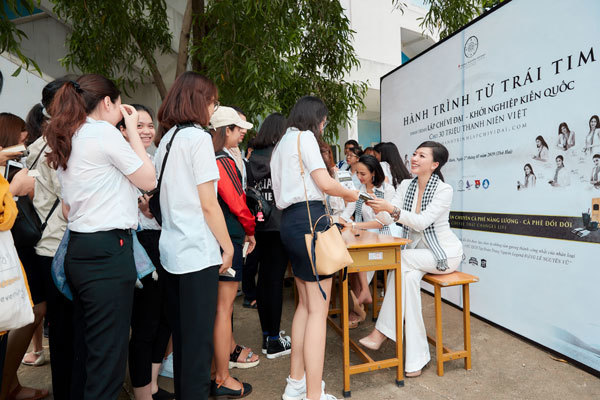 Hoa hậu Ngọc Diễm: ‘Sách quý tạo nền tảng vững chắc cho tương lai’-7