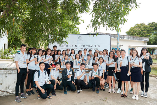 Hoa hậu Ngọc Diễm: ‘Sách quý tạo nền tảng vững chắc cho tương lai’-8