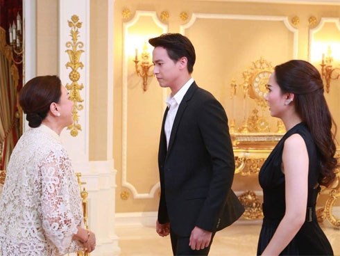 Biết chồng với bồ hẹn nhau trong nhà nghỉ, vợ gào khóc định đánh ghen, ngờ đâu mẹ chồng thủng thẳng nói một câu