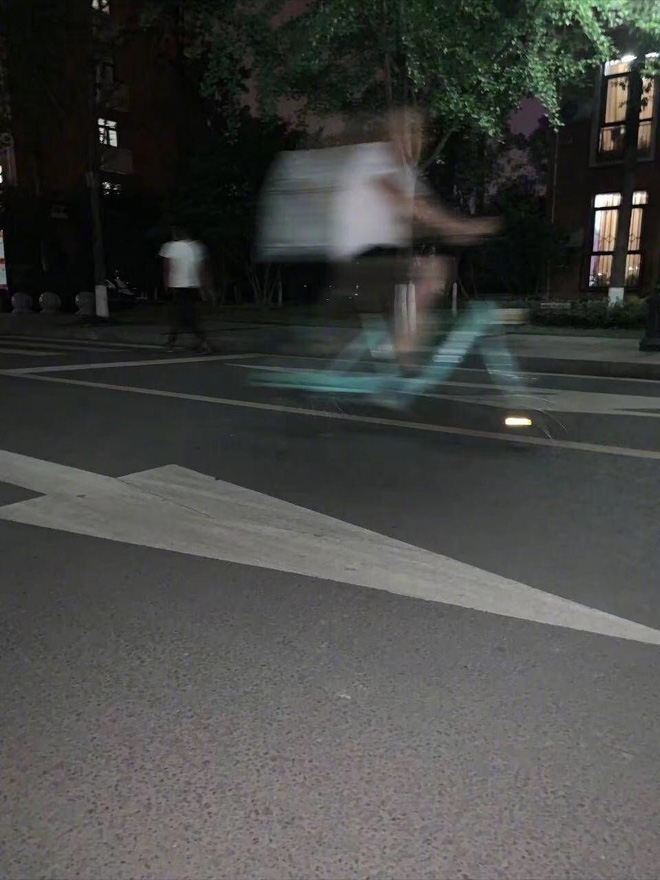 Lên confession trường nhờ tìm danh tính trai đẹp, cô nàng khiến cả trường sợ mất mật với tấm ảnh chụp trộm này-2