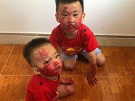 Sự im ắng khác thường trong phòng và 2 cậu con trai mặt mũi bê bết vết đỏ khiến mẹ trẻ đứng hình, cười trong nước mắt