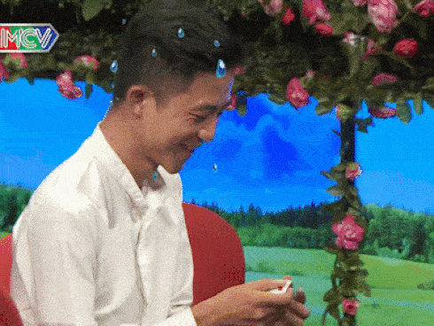 Bạn muốn hẹn hò: Vừa gặp, cô gái đã tặng anh chàng mảnh giấy, đọc xong anh chỉ biết cười trừ