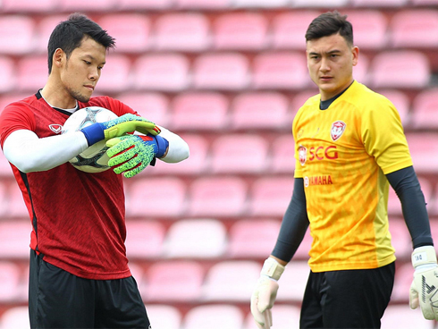 Văn Lâm lần đầu xuất hiện cùng bạn gái tin đồn trước Kings Cup-11