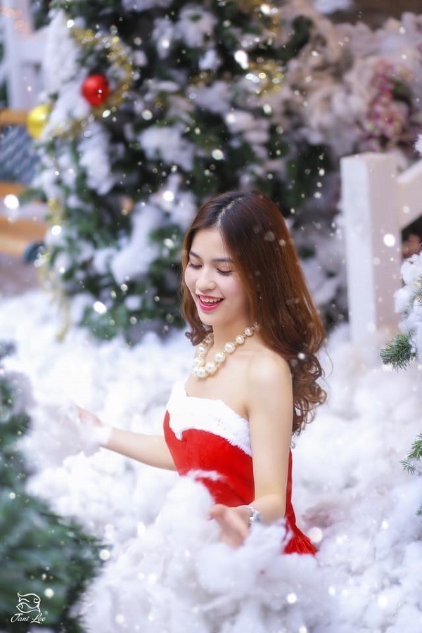 Đọ nhan sắc nóng bỏng của vợ 3 diễn viên nam hot nhất phim Mê cung-6