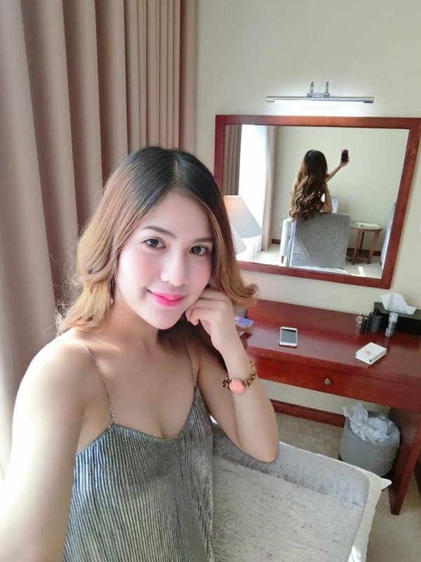 Đọ nhan sắc nóng bỏng của vợ 3 diễn viên nam hot nhất phim Mê cung-12