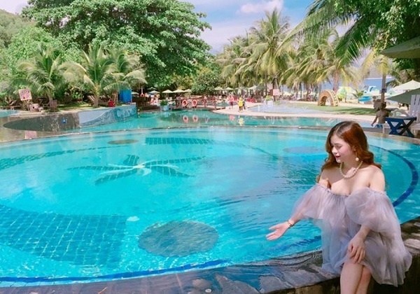 Đọ nhan sắc nóng bỏng của vợ 3 diễn viên nam hot nhất phim Mê cung-13