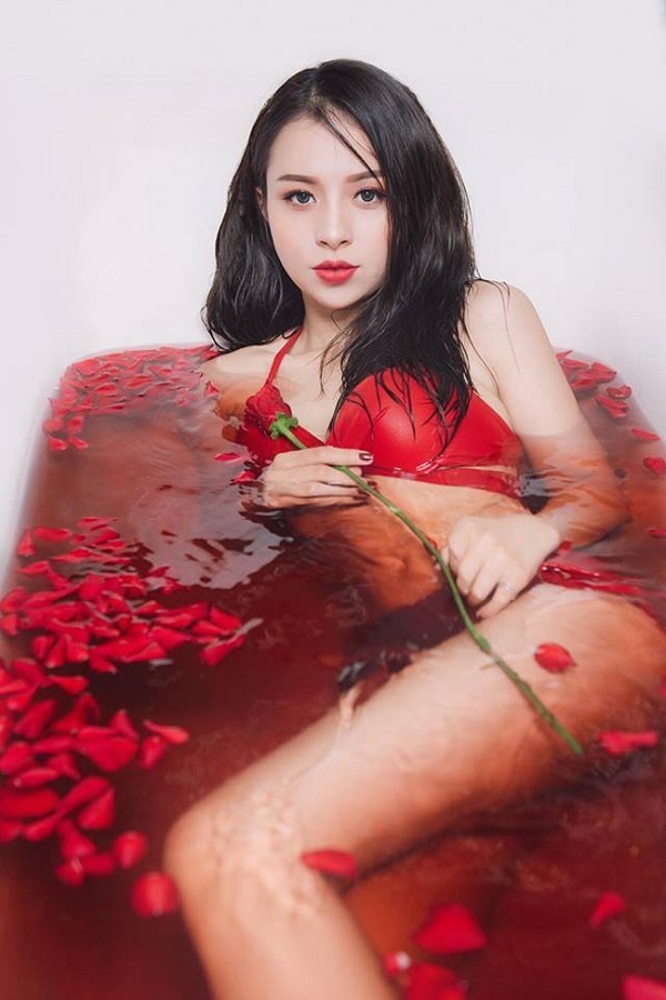 Đọ nhan sắc nóng bỏng của vợ 3 diễn viên nam hot nhất phim Mê cung-33