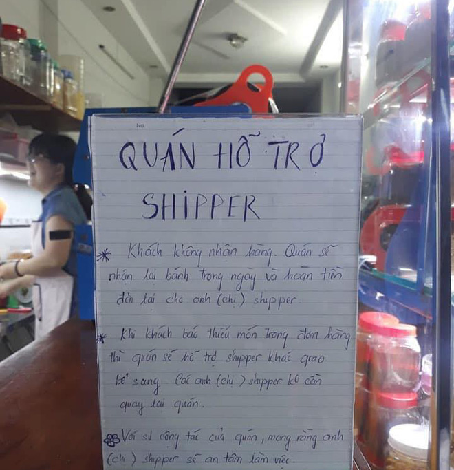 Sợ cảnh shipper rơi nước mắt, ăn đồ bị khách bom, quán tung chiêu cực độc-1