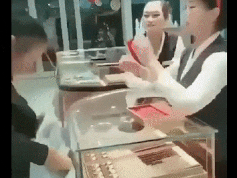Rộ mốt vờ mua hàng rồi bỏ chạy để 