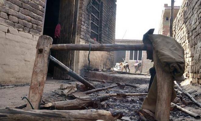 Bố mẹ đi vắng, bé gái 14 tuổi bị hãm hiếp rồi thiêu sống, 6 nghi phạm vẫn nhởn nhơ nhưng phản ứng của cảnh sát càng gây phẫn nộ-2