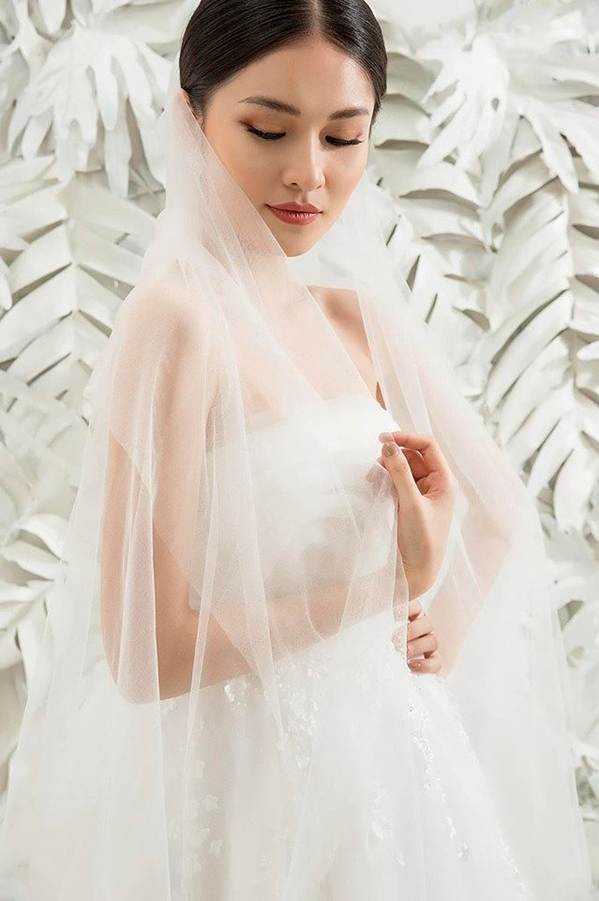 Sau khi công khai bạn trai, Á hậu Thuỳ Dung gợi cảm với váy cưới xuyên thấu-12