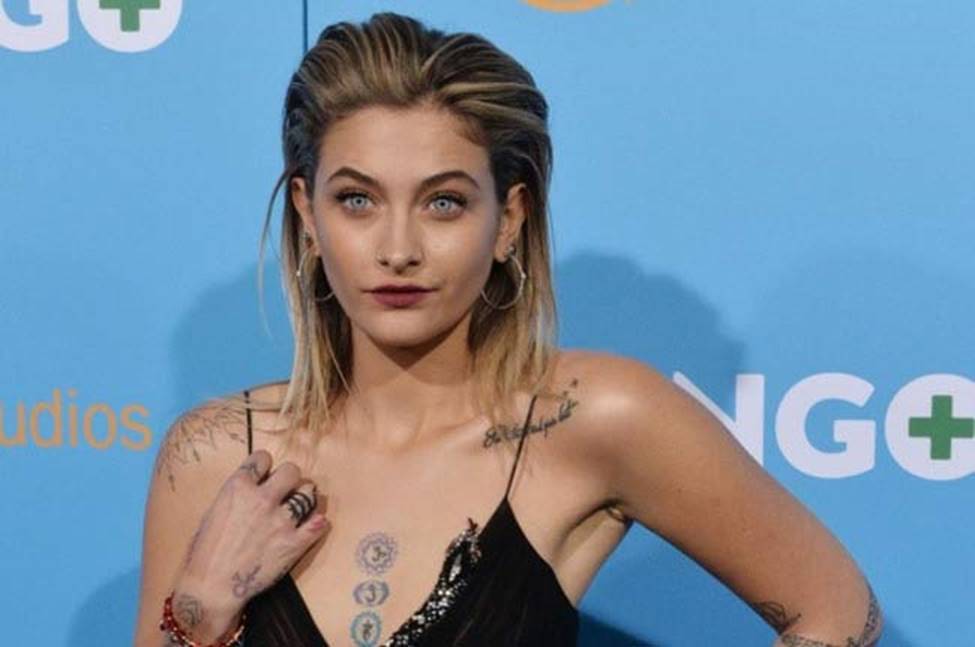 Con gái xinh nhất của Michael Jackson: Sexy dù vòng 1 nhỏ, xăm 18 hình khắp người-5